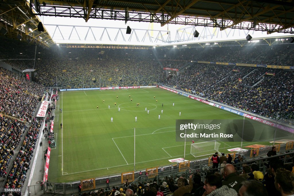 Borussia Dortmund v VfB Stuttgart