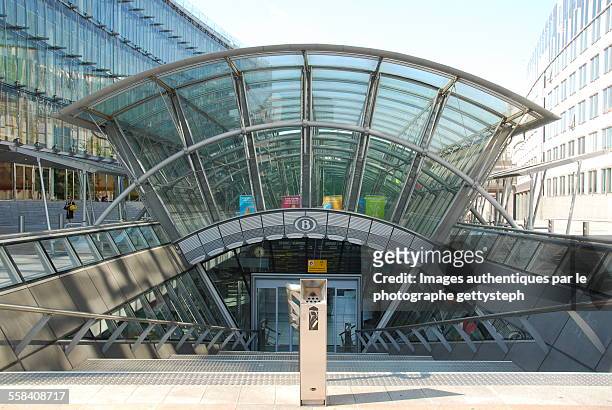 entrance of rail train station - quartier européen bruxelles photos et images de collection