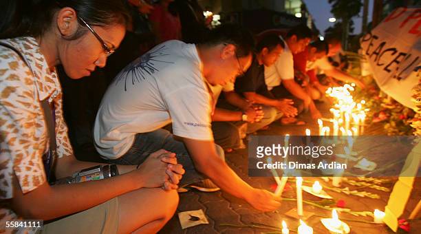 People pray near the bomb blast site at Raja's restaurant in Kuta Town Square 2 days after the blast, October 3, 2005 in Bali, Indonesia. Three...
