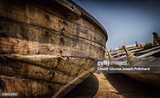 boat side - dhow qatar stock pictures, royalty-free photos & images