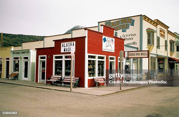 shops at a street corner, skagway, alaska, usa - skagway stock-fotos und bilder