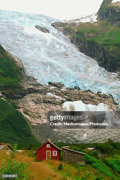 high angle view of a red house near a glacier, jostedalsbreen glacier, voss, hordaland, norway - voss fotografías e imágenes de stock