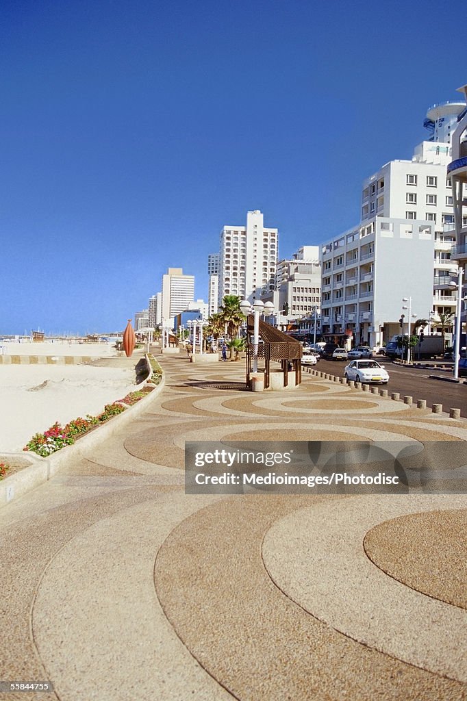 Israel, Tel Aviv, Pedestrians walkway along the waterfront