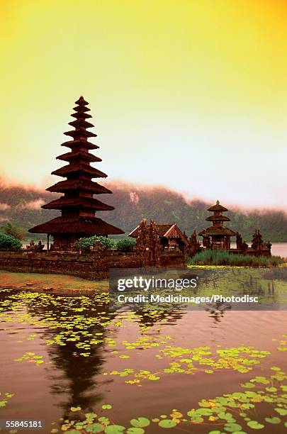 pura ulun danu temple on lake bratan, bali, indonesia - lake bratan area fotografías e imágenes de stock