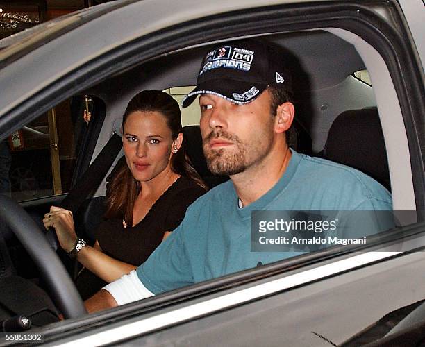 Ben Affleck and Jennifer Garner sit in a car in front of the Ritz Carlton October 4, 2005 in New York City.