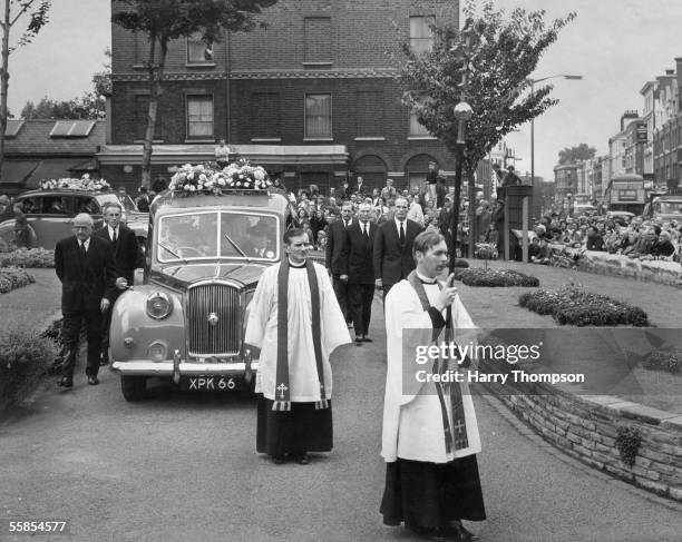 Hundreds attend the funeral procession of British light heavyweight champion Freddie Mills, 30th July 1965. A friend of the Krays, his death from a...