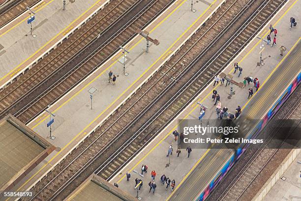 train-station in london - aerial view - trainstation stock-fotos und bilder