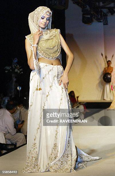 Model presents a creation by Indian designer Surily Goel during a Bridal Asia 2005 fashion show in New Delhi, 05 October 2005. Bridal Asia, a...