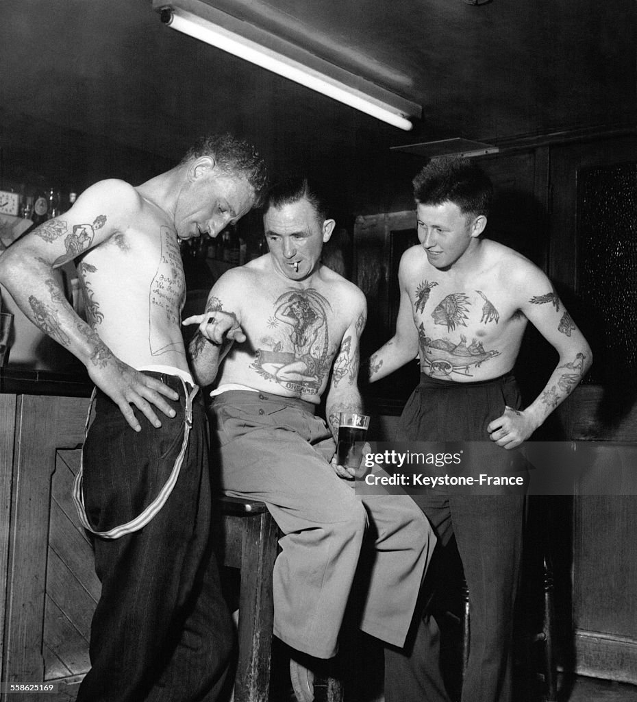 Hommes tatoués
