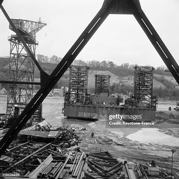 Construction d'une plate-forme de forage Neptune destinee aux recherches petrolieres en mer du nord et a la reconnaissance des fonds marins en vue du...