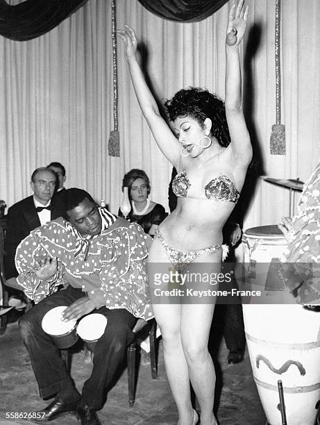 La danseuse cubaine, Miss Glamour, une des attractions des clubs de nuits à Rome, Italie.