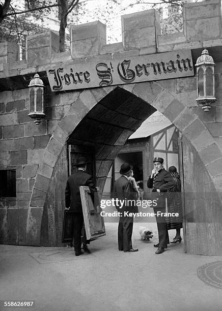 Entré de la Foire de Saint-Germain à Paris, France en 1932.