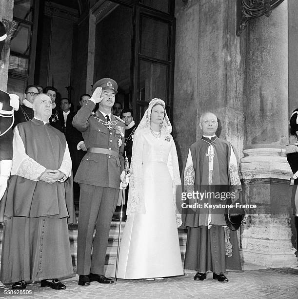 Le Prince Jean de Luxembourg et son epouse la Princesse Josephine-Charlotte de Belgique photographies a leur arrivee au Palais du Vatican ou ils...