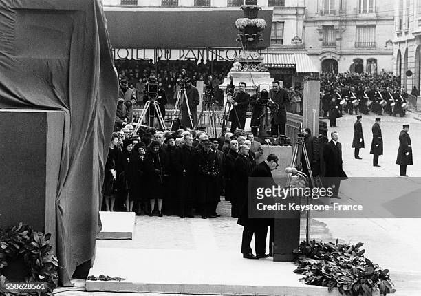 Le 19 décembre 1964 à Paris, France, le Ministre de la Culture et écrivain français André Malraux prononce un discours sur la place du Panthéon à...