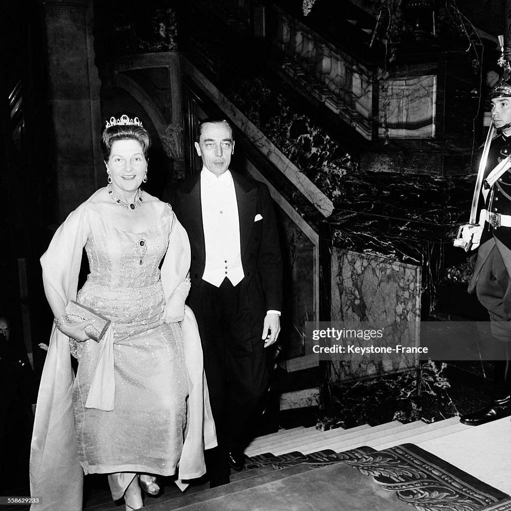 Le Comte Et La Comtesse De Paris Arrivent Au Bal De La Chambre De Commerce Britannique