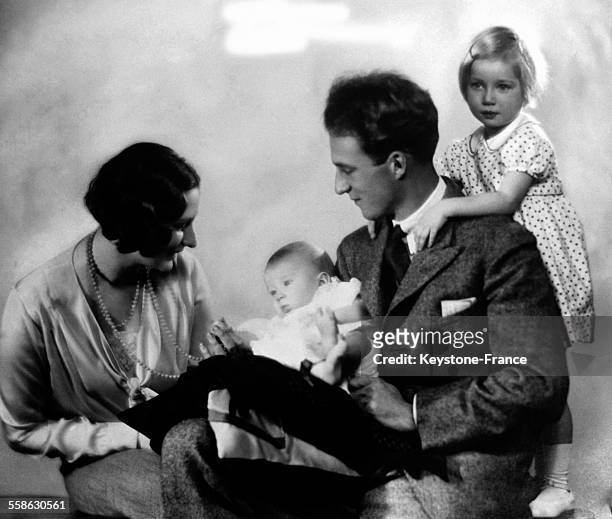 Le Roi Leopold III, sa femme la reine Astrid et ses deux enfants la princesse Josephine Charlotte et le prince Baudouin circa 1930 a Bruxelles,...