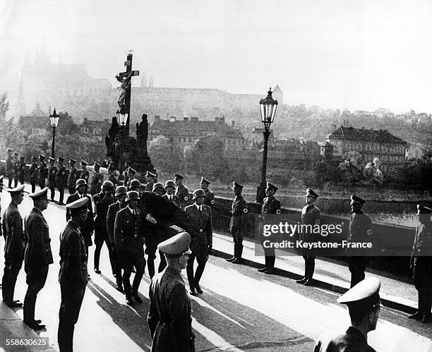 Dernière photo de Reinhard Heydrich, nommé le 'boucher de Prague' dans les rue de Prague, République tchèque en juin 1942.