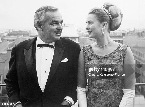 Le Prince Rainier de Monaco et la Princesse Grace ont ouvert le 31ème Bal des Petits Lits Blancs au château de Powerscourt le 6 juillet 1965 à...