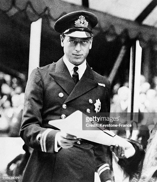 Le prince George, duc de Kent en uniforme d'officier de la Marine, au Royaume-Uni.
