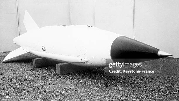 Première photo de la bombe atomique française, puissance 60 kilotonnes, pouvoir de destruction quatre fois Hiroshima, le 11 octobre 1965 en France.