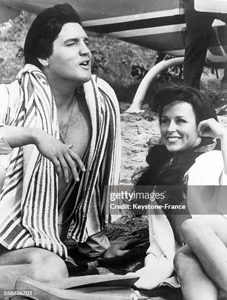 Elvis presley et Marianna Hill dans le film 'Paradise, Hawaiian Style', à Hawaï, le 1er novembre 1965.