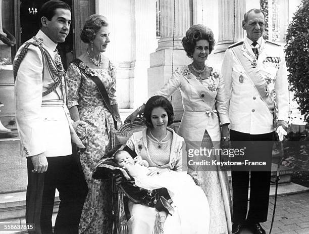 Le roi Constantin de Grèce, la reine Ingrid de Danemark, la reine Frederika de Grèce, le roi Frédéric IX de Danemark et assise la reine Anne-Marie...