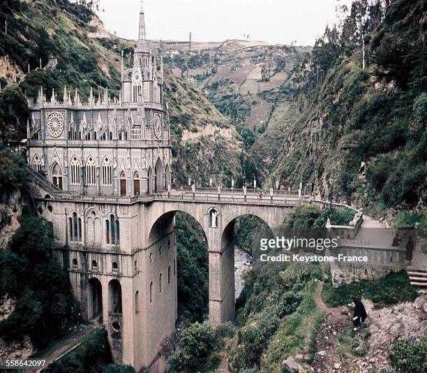 Vue de la cathédrale Notre-Dame de Las Lajas située en Colombie près de la frontière équatorienne, circa 70 - Le sanctuaire de Notre-Dame de Las...