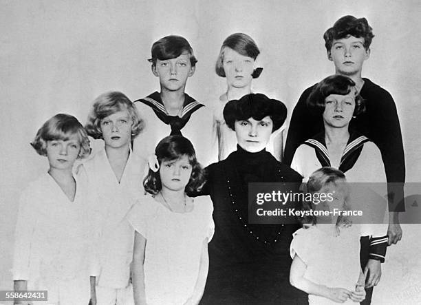 Ex impératrice Zita de Bourbon-Parme avec ses enfants à Bruxelles, Belgique.