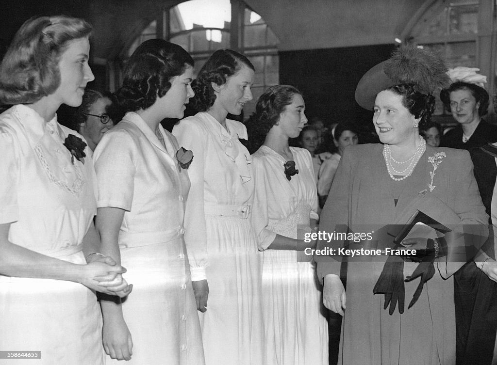 La Reine Elizabeth Au Centenaire De Queen's College