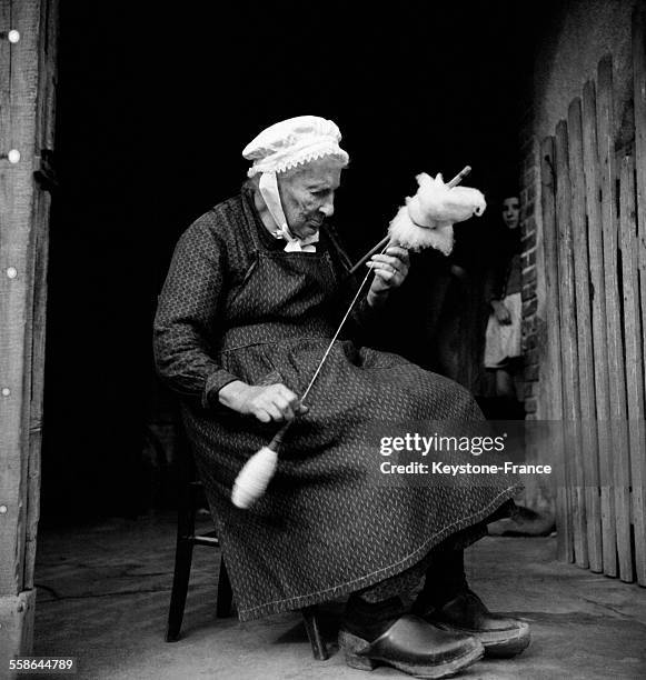 Fileuse Europe Fileuse Photos and Premium High Res Pictures - Getty Images