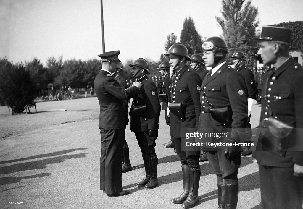 René Bousquet Passe Ses Forces De Police En Revue