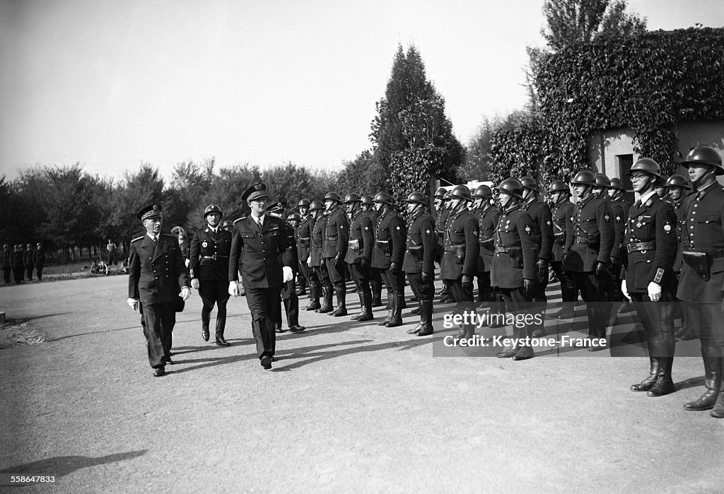 René Bousquet Passe Ses Forces De Police En Revue