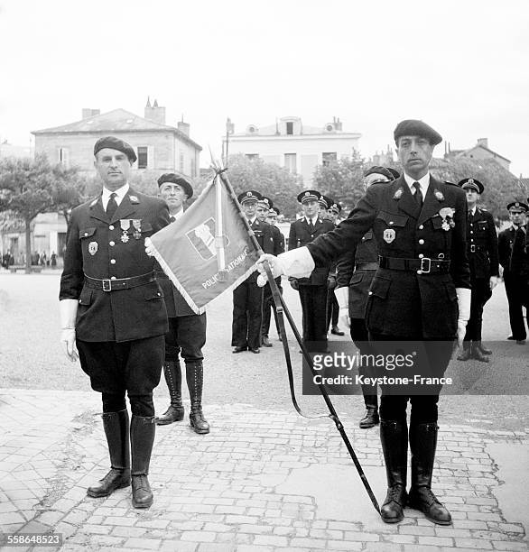 La nouvelle promotion Confiance de la Police nationale, à Périgueux, France circa 1940.
