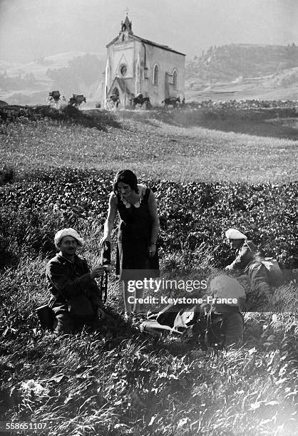 En manoeuvre avec les Chasseurs alpins dans la region de Chambery, France en 1930.