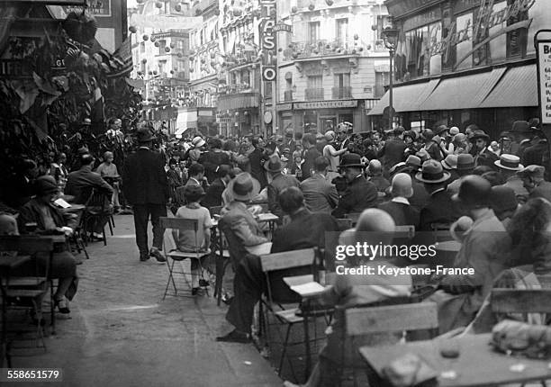 Bal à Paris, France le 14 juillet 1930.