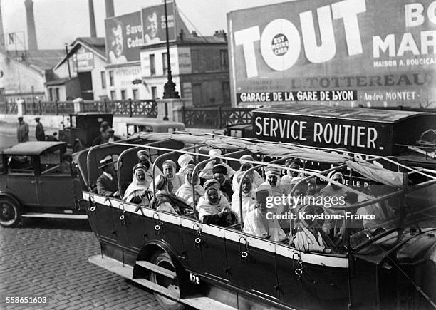 Délégation venue d'Algérie à l'occasion du 100e anniversaire de l'Algérie française, à Paris, France le 14 juillet 1930.