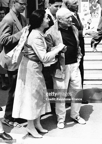 Picasso et sa nouvelle épouse Jacqueline Roque à Vallauris, France le 16 mars 1961.