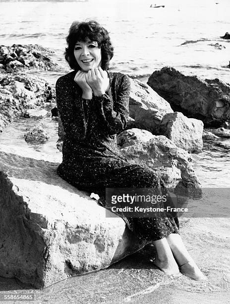 Juliette Greco en vacances au Palm Beach apparait pour la premiere fois avec des cheveux courts, le 11 juillet 1970 a Cannes, France.