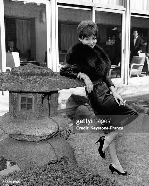 Françoise Arnoul photographiée à Tokyo, Japon en janvier 1961.