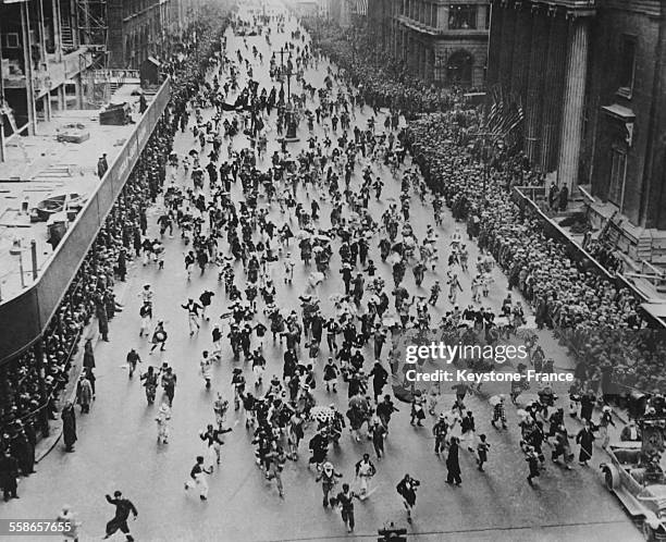 Parade des clowns de Nouvel An où selon la coutume tout le monde s'habille de manière originale, à Philadelphie, Pennsylvanie, le 1er janvier 1931.