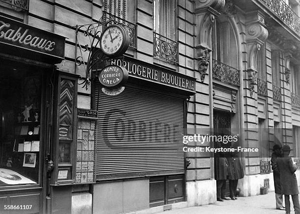 Vue de la bijouterie ou le bijoutier a été assassiné rue Mozart à Paris, France en février 1931.