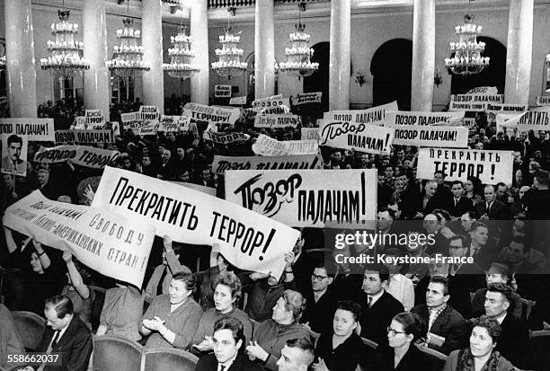 Meeting de protestation contre les persécutions commises dans les pays d'Amérique Latine, à la Maison des Syndicats à Moscou, URSS en novembre 1963.