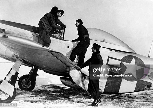 Avion de chasse P-51 Mustang dans l'Est de la France, en mars 1945.