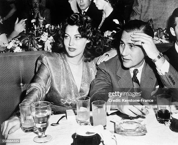 Ava Gardner et Artie Shaw, chef d'orchestre à Hollywood, Californie, Etats-Unis en 1945.