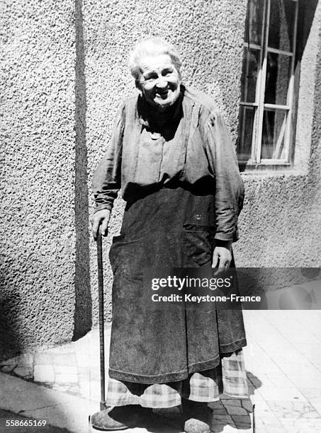 Portrait de Rosa Horl, sage-femme, qui, il y a 56 ans, mit Hitler au monde à Braunau, Autriche en 1945.