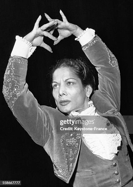 La danseuse espagnole de flamenco Carmen Amaya en répétition sur la scène du Théâtre des Champs-Elysées le 3 janvier 1959 à Paris, France.