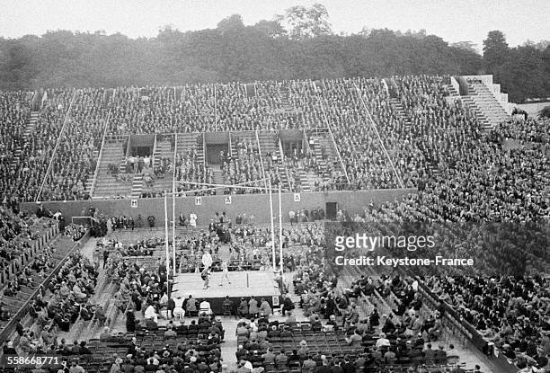 Victoire du boxeur français Marcel Thil sur l'Américain Vince Dundee à Roland-Garros transformé en ring pour l'occasion, le 11 juillet 1931 à Paris,...