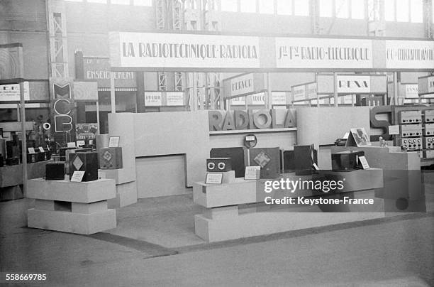 Le stand Radiola à la section Métropolitaine à l'exposition coloniale internationale à Paris, France, en 1931.