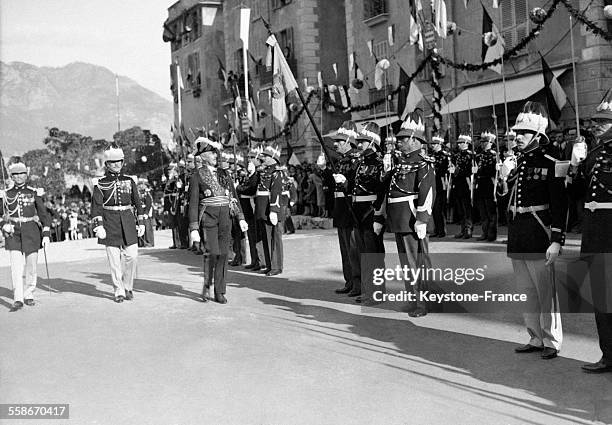 Parade militaire devant le Palais royal à Monaco en 1931.