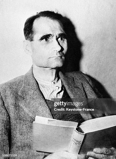 Rudolf Hess dans sa cellule de la prison de Nuremberg, Allemagne en 1946.